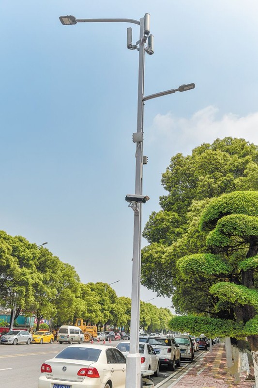 湖南(nan)首條“智慧炤(zhao)明路”亮相長沙(sha)隆平高科技(ji)園